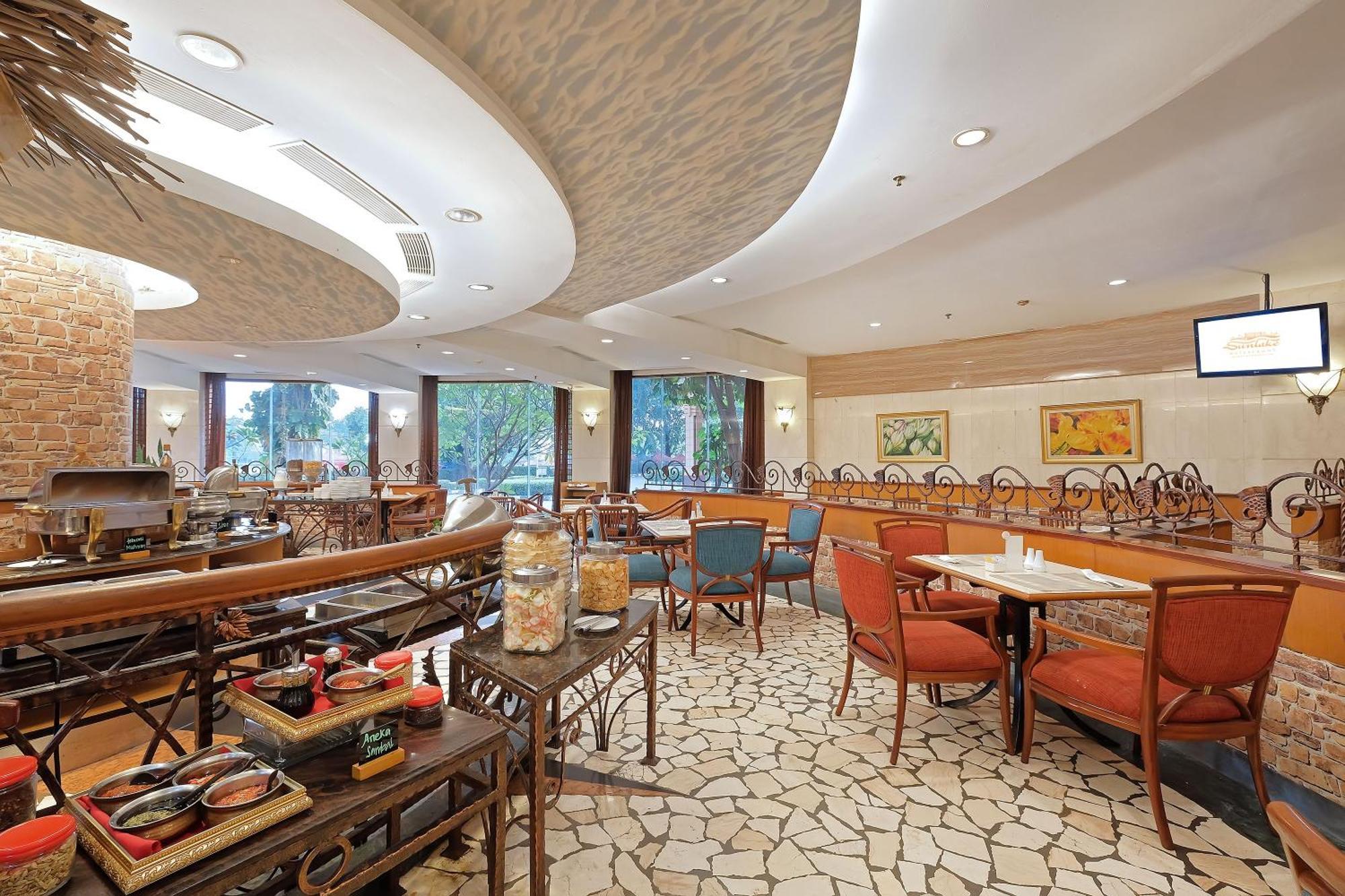 Sunlake Waterfront Resort & Convention Jakarta Exteriér fotografie